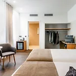 Peninsular Hotel 3*