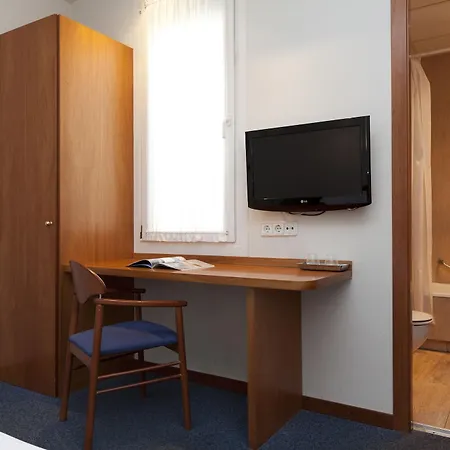Peninsular Hotel 3*