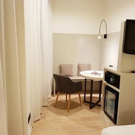 Peninsular Szálloda Girona