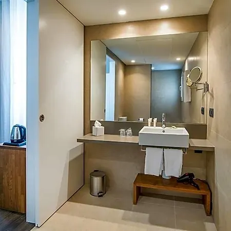 Peninsular Hotell 3*