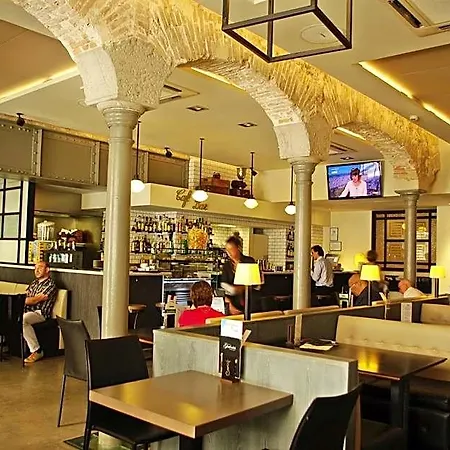 Peninsular 3* Girona